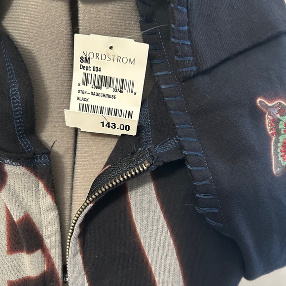 Woman’s Raw Hoodie. Beautiful art work! NWT. Made in USA - Picture 11 of 12